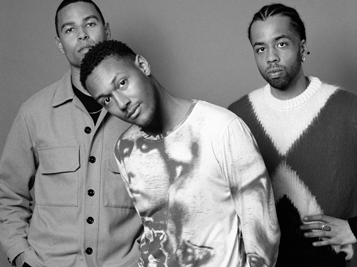 Photo en noir et blanc des trois membres de Somatic Rituals, qui regardent directement la caméra.